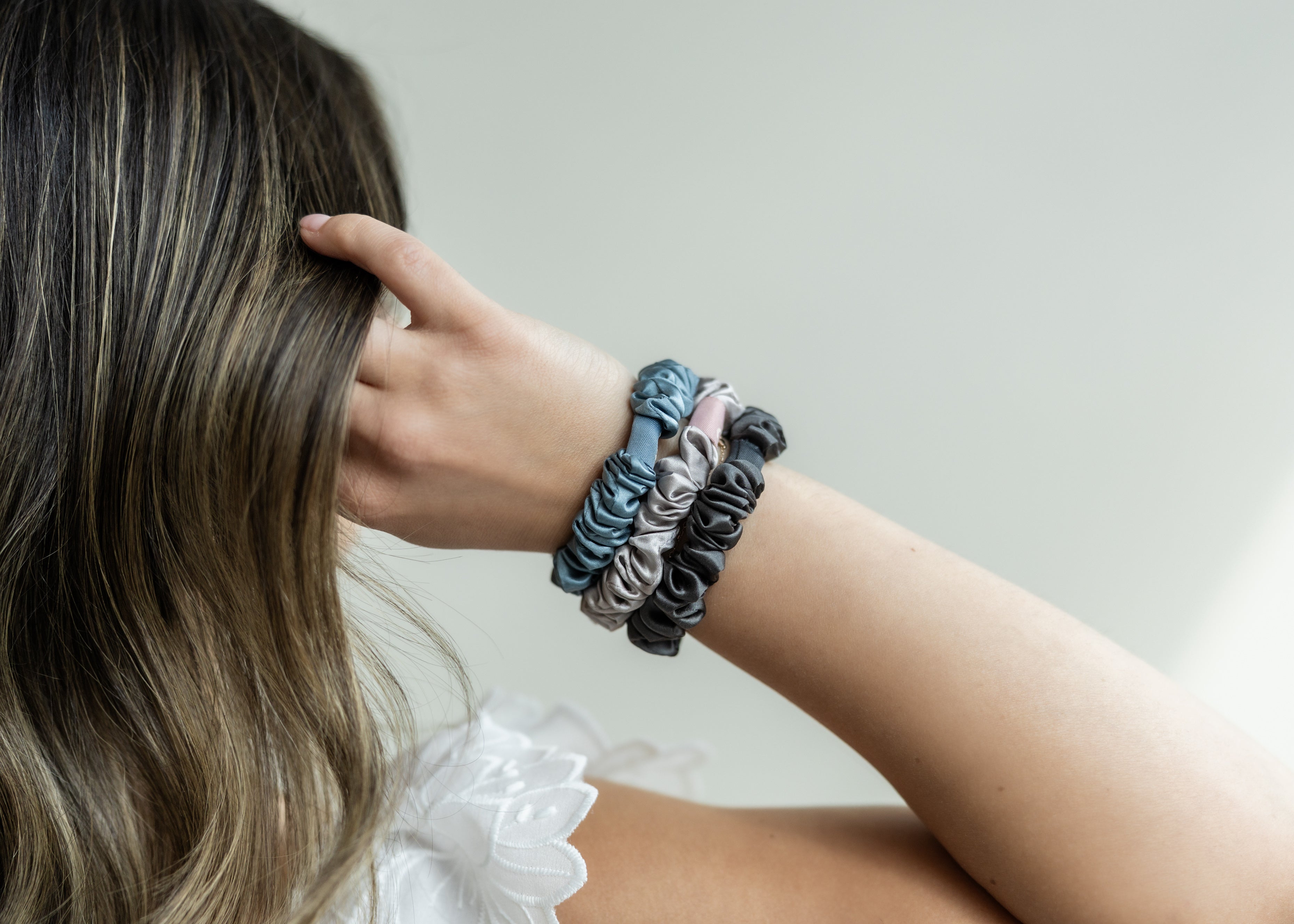 geschmückte Haargummis & Scrunchies