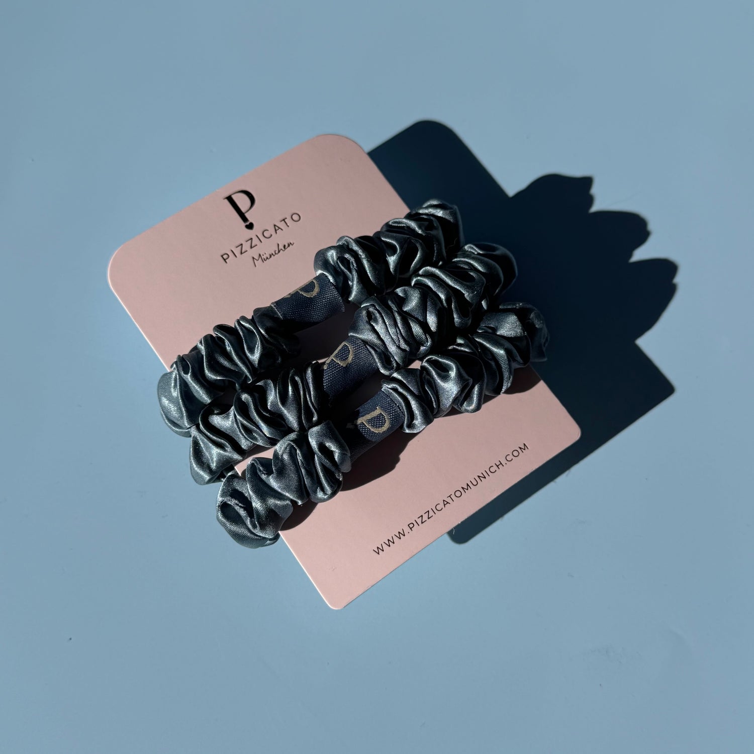 3er Set schmale Seidenscrunchies in Farbe Steel Blue