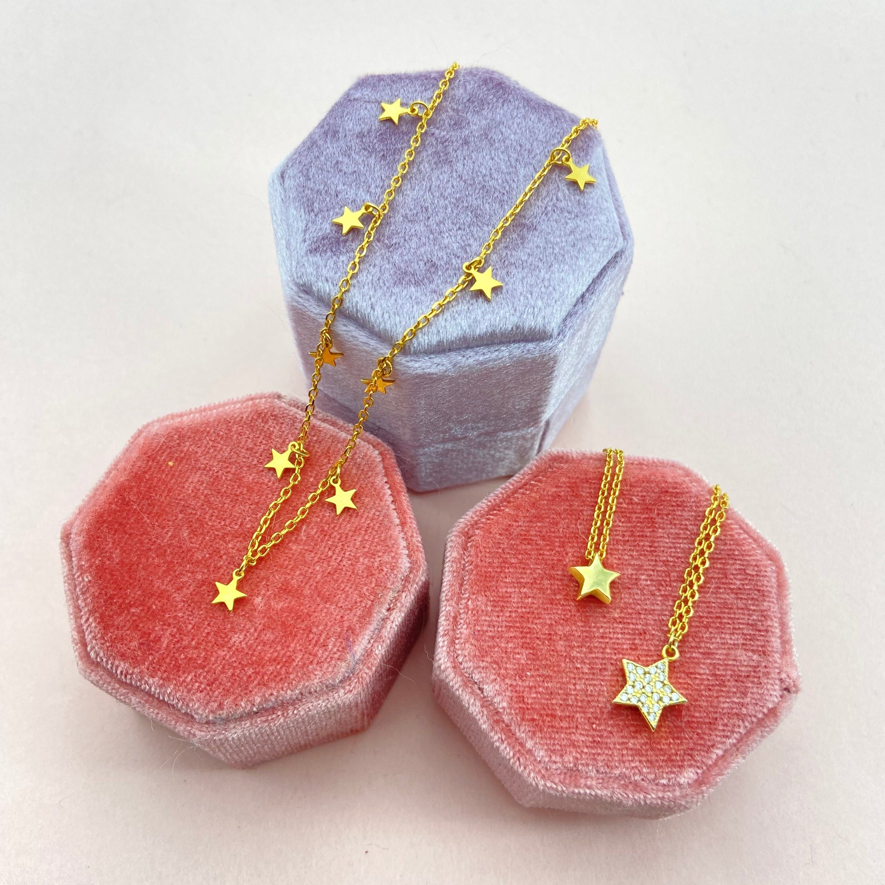 Collier avec pendentif étoile en zircone scintillante