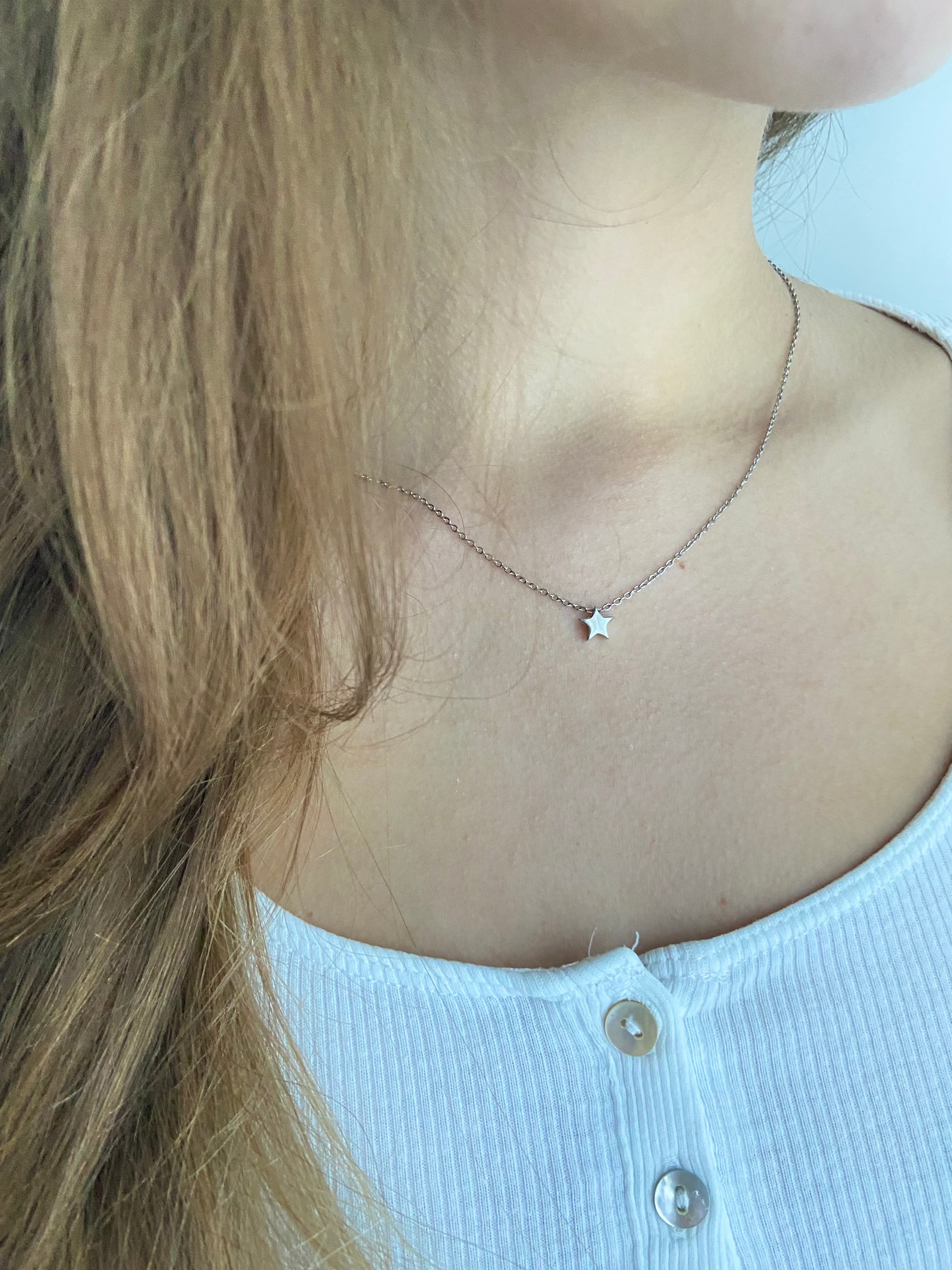 zierliche Halskette mit kleinem Sternanhänger, Silberkette, silberne Haskette