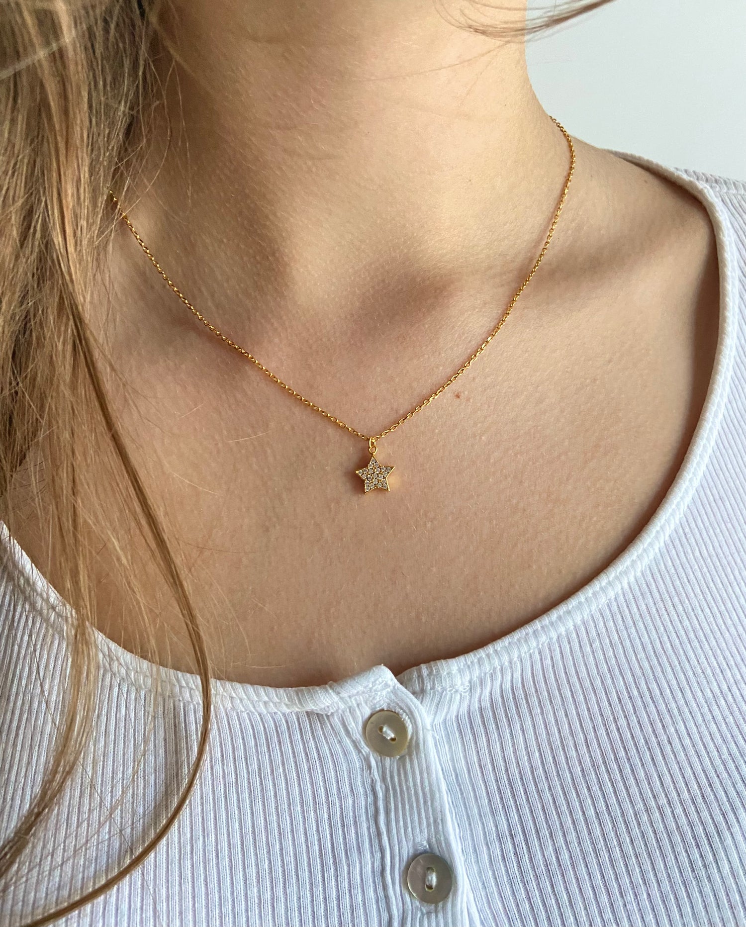 Collier avec pendentif étoile en zircone scintillante