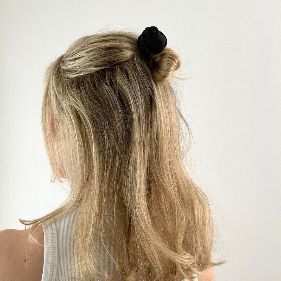 Haargummi mit Satinrose