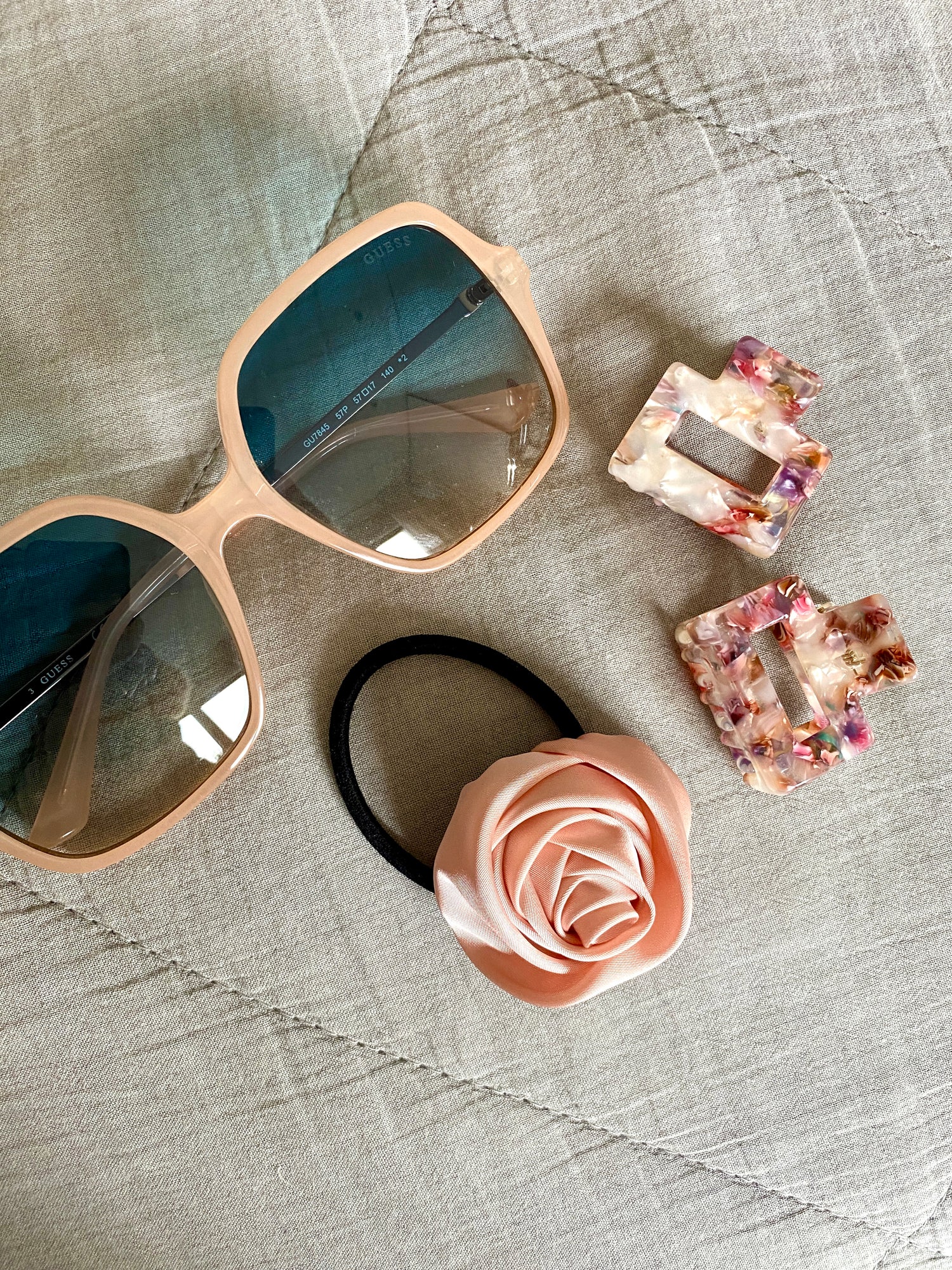 Haargummi mit Satinrose