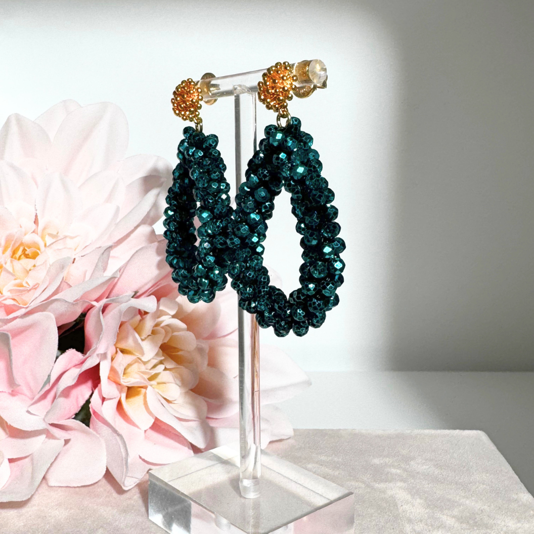 Bloom Drop Petrol mit facettierten Glasperlen von Pizzicato