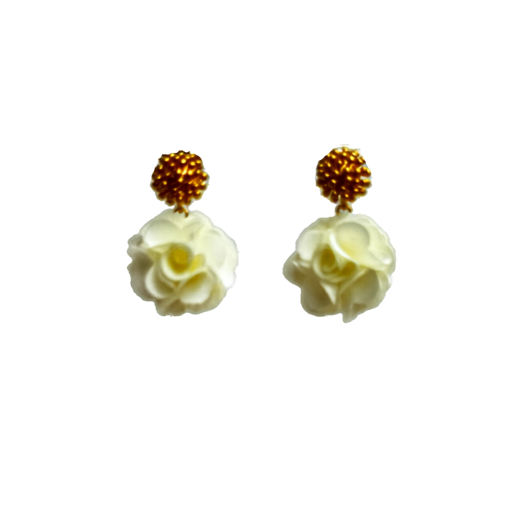 Bloomy White Statement Ohrringe von Pizzicato