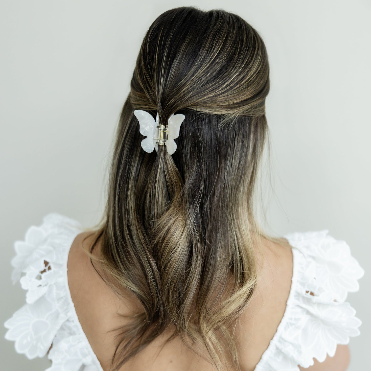 Haarklammer Pizzicato Schmetterling Weiss halbhohe Hochsteckfrisur mittellanges Haar