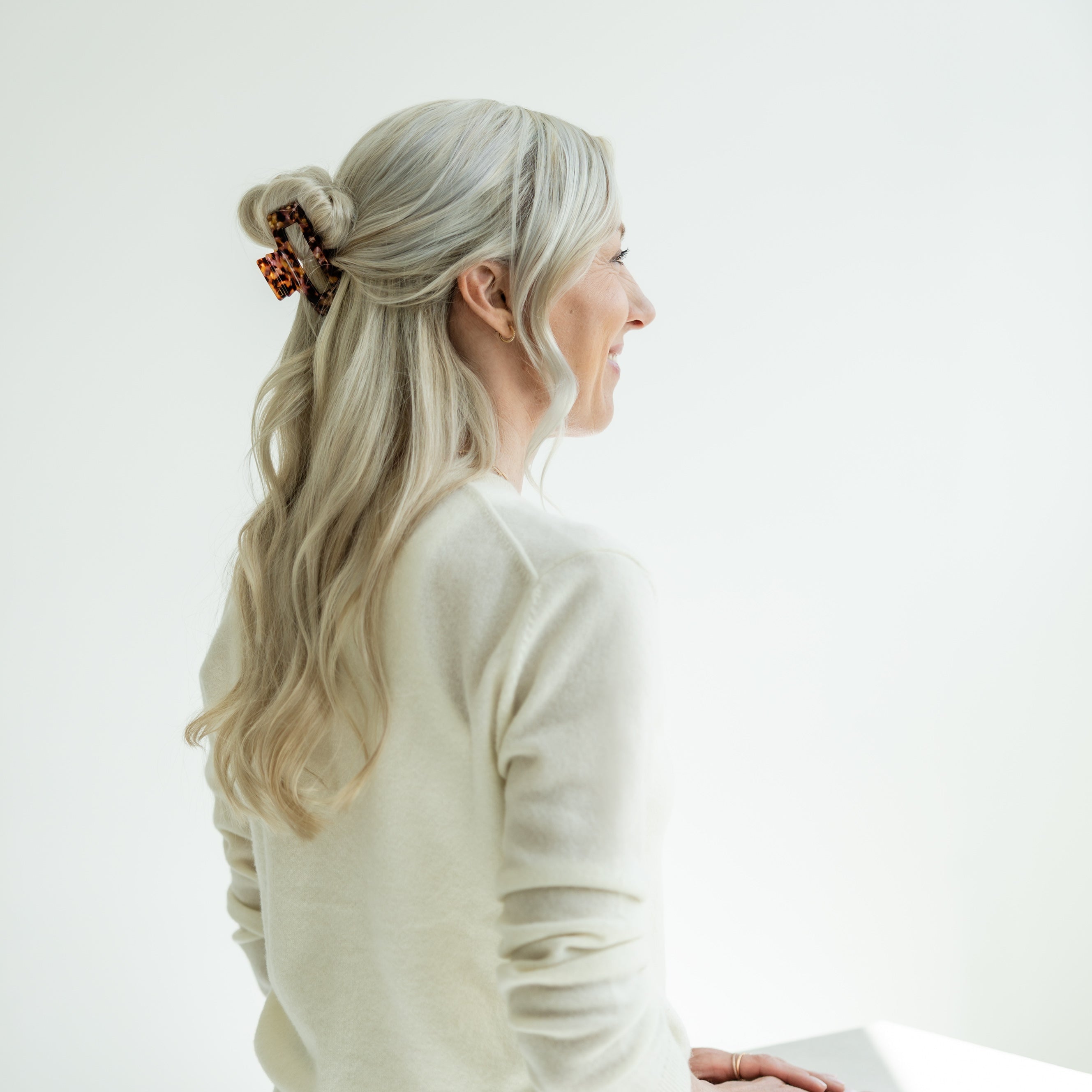 Haarklammer Pizzicato Minimalist Cognac Rose Medium halbhohe Frisur langes Haar