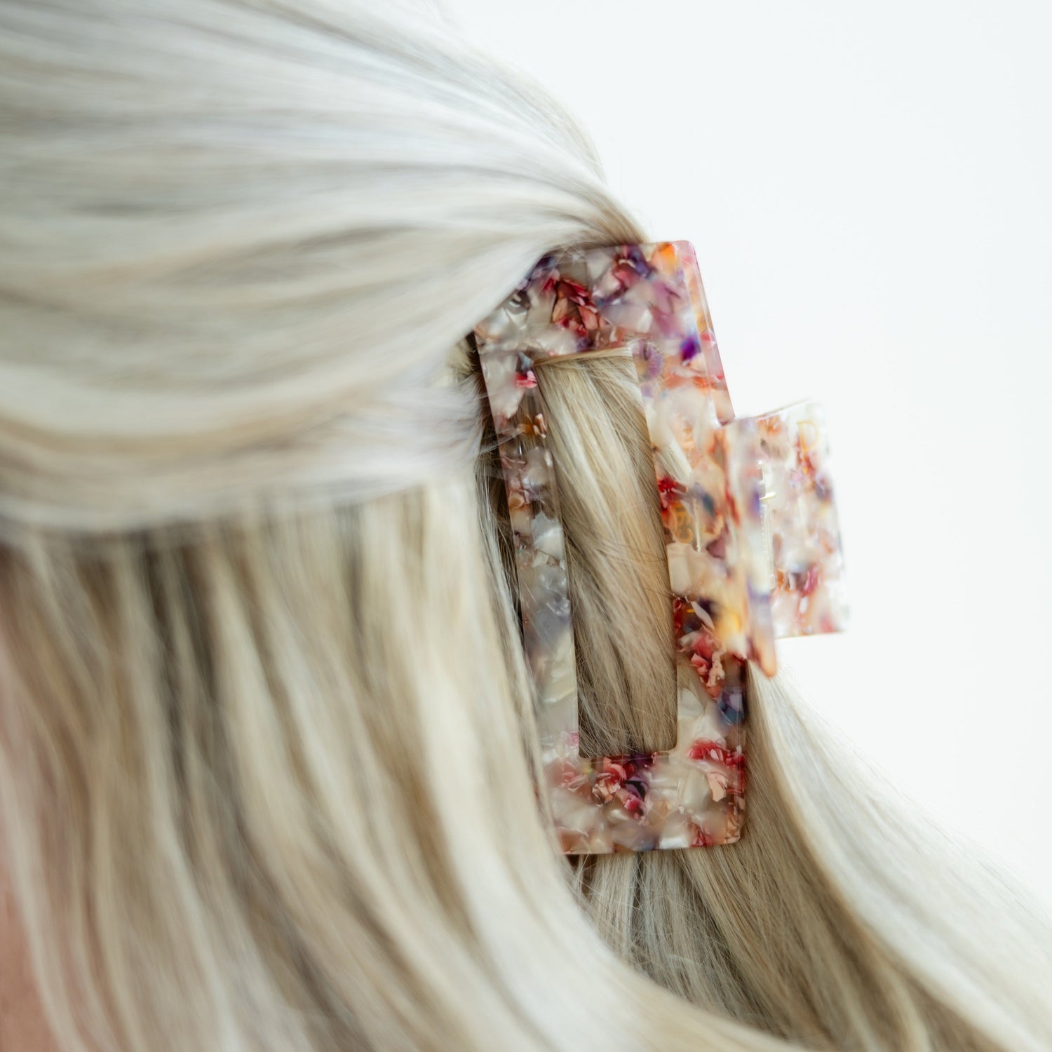 Große Haarklammer Pizzicato Minimalist Pearly Leaves halbhohe Frisur lange Haare