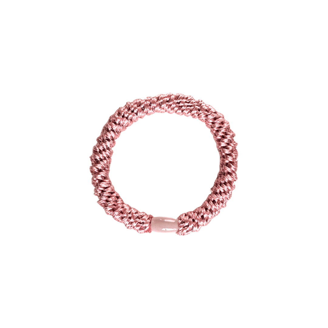 Geflochtenes Haargummi und Armband in Lachsfarben