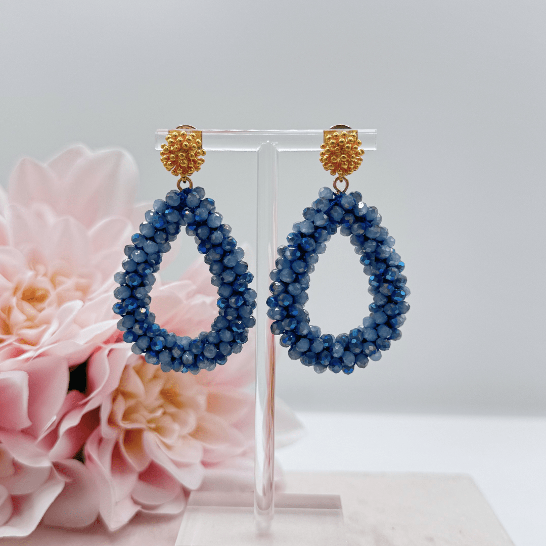 Pizzicato Statement Ohrringe Bloom in Seablue in Vorderansicht