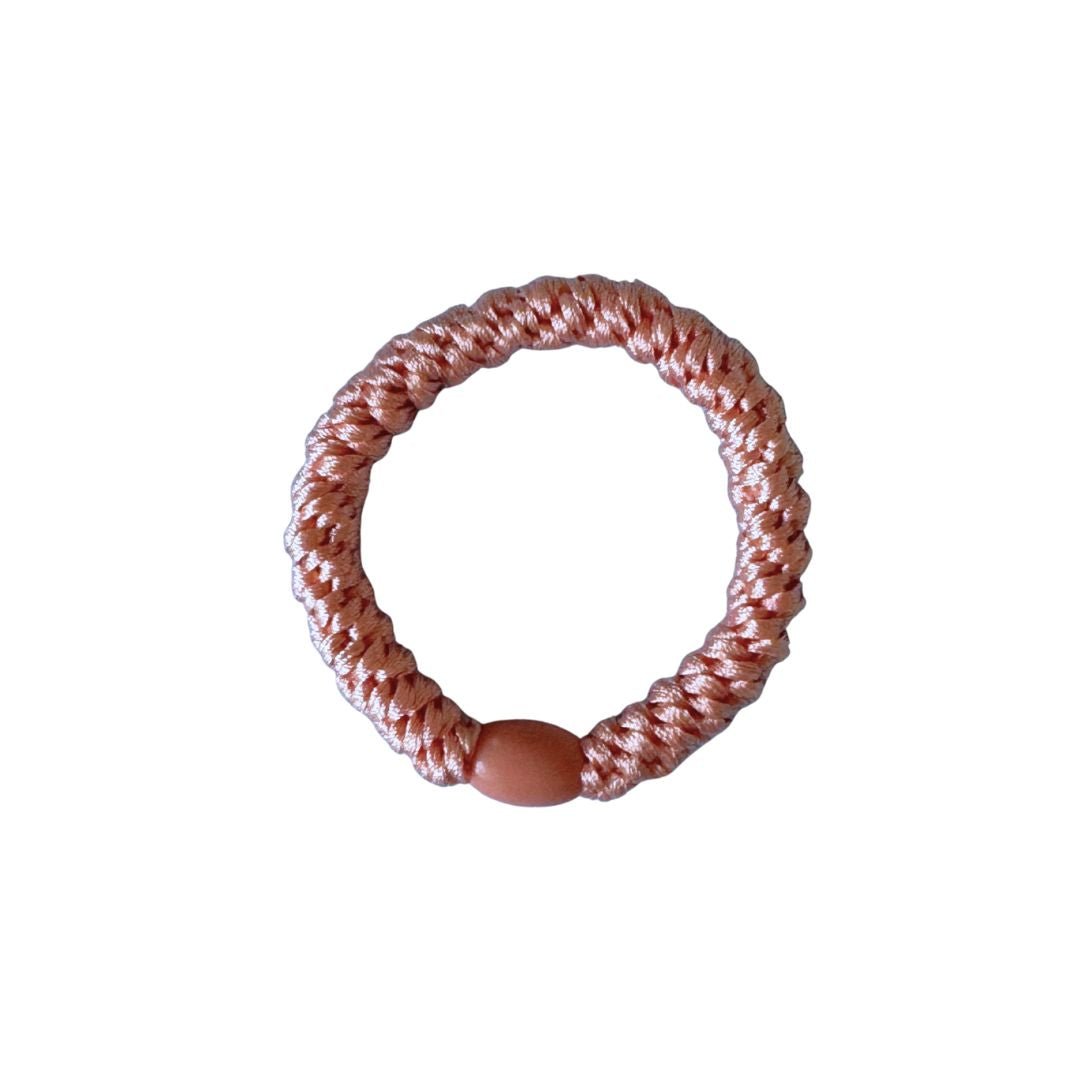 Geflochtenes Haargummi in Pfirsich