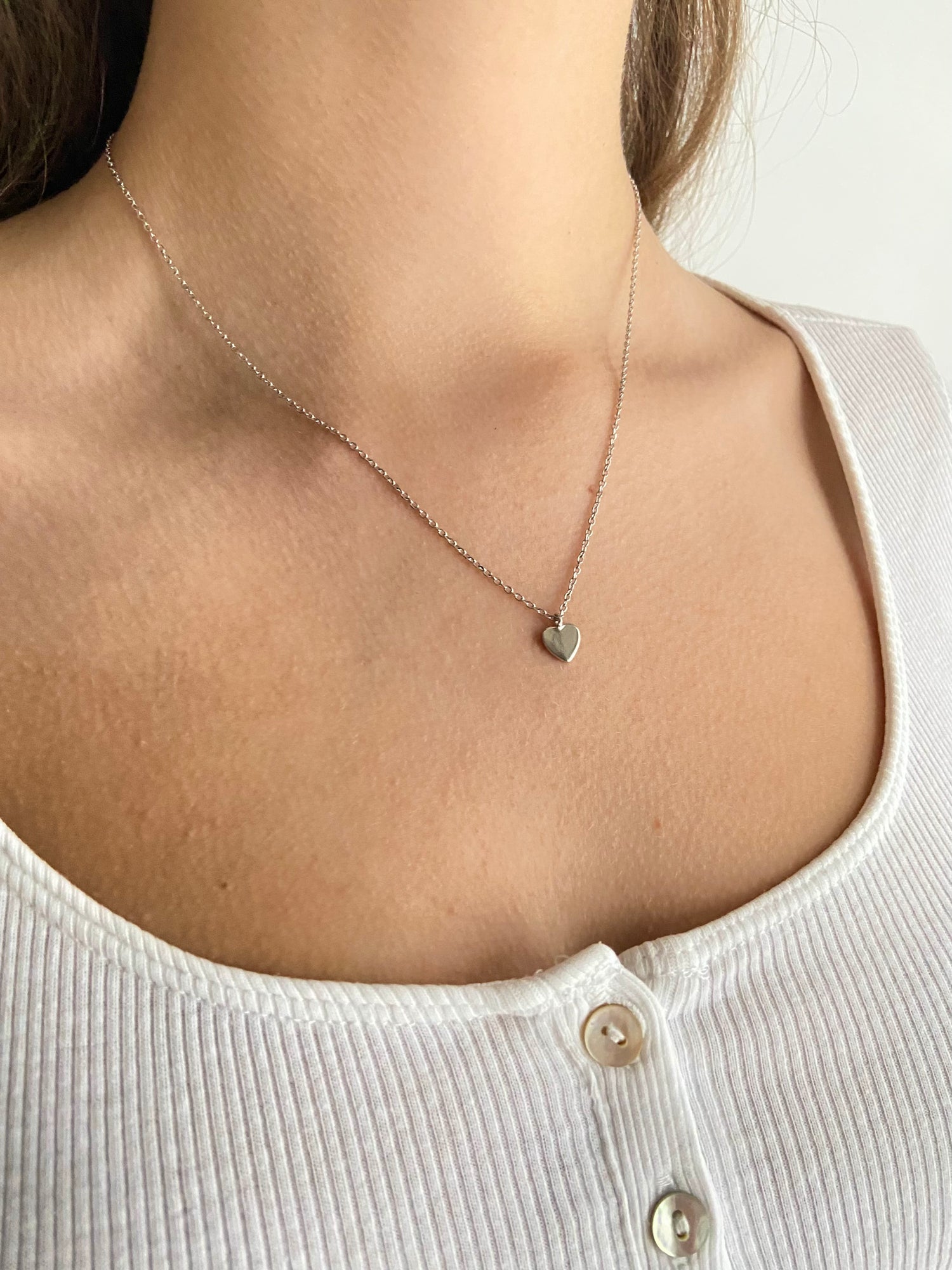 Silberkette mit kleinem Herzanhänger, minimalistischer Schmuck