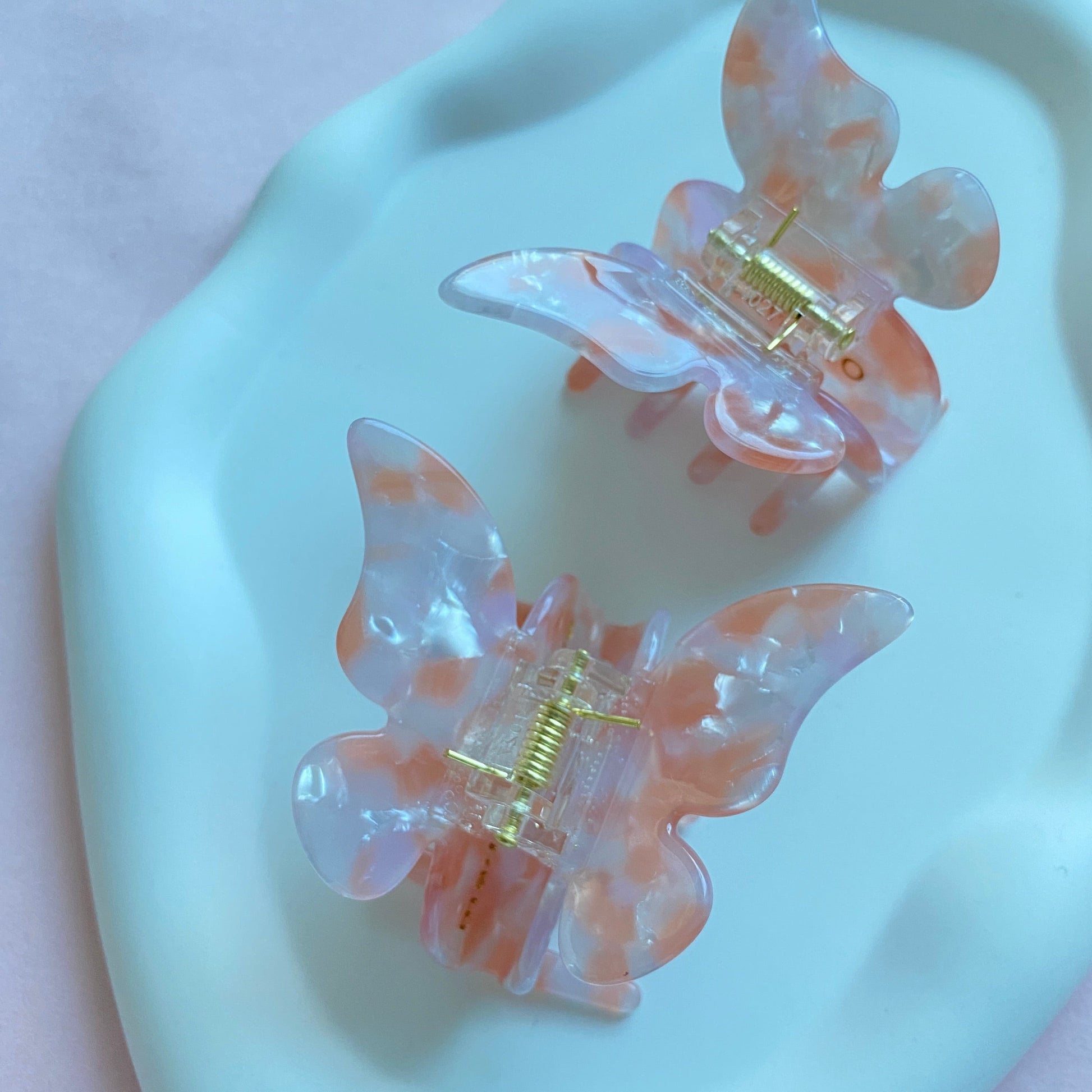 Haarklammer in Schmetterlingsform in Farbe Rose-Apricot; Schildpattoptik