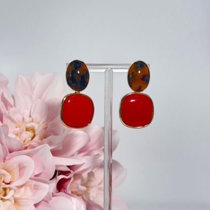 Statement Ohrringe mit Leo-Cabochon und rotem Katzenaugen-Anhänger
