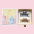 Geschenkbox Minimalist Medium mit zwei Haarklammern in Sky und Lilac Honey aus Cellulose Acetat 
