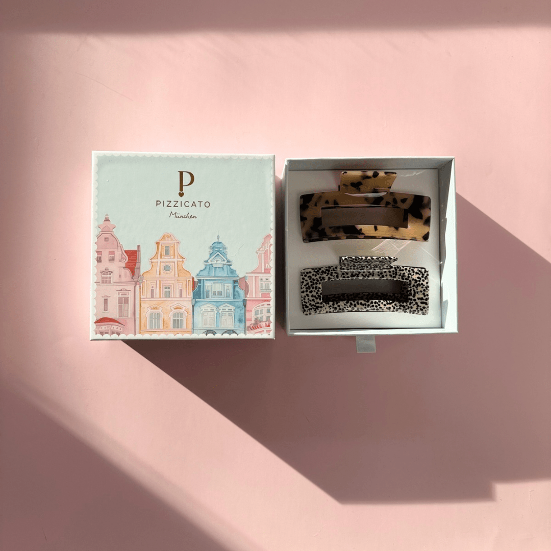 Large Geschenkbox mit Leo Light und Chia Black Haarklammern von Pizzicato