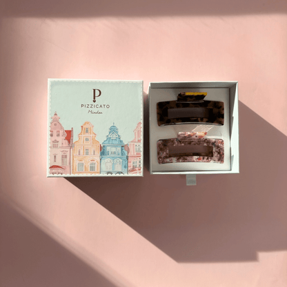 Large Geschenkbox mit den Haarklammern Pearly Leaves und Leo Dark von Pizzicato