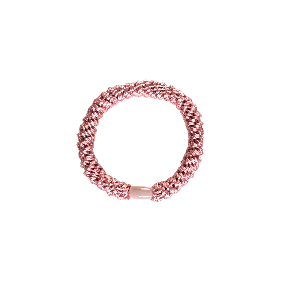 Geflochtenes Haargummi und Armband in Lachsfarben