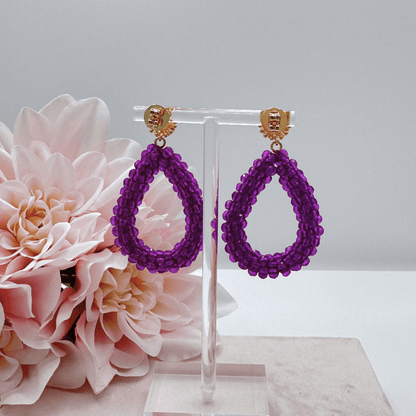 Pizzicato Ohrring Bloom mit Tropfenanhänger aus Glasperlen in Fuchsia