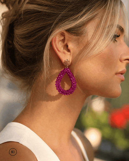 Pizzicato Statement Ohrring in Fuchsia Modelbild