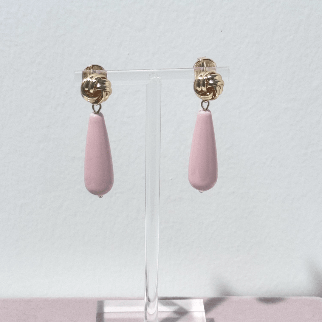 Vergoldete Knotted Ohrringe in Blush Pearl