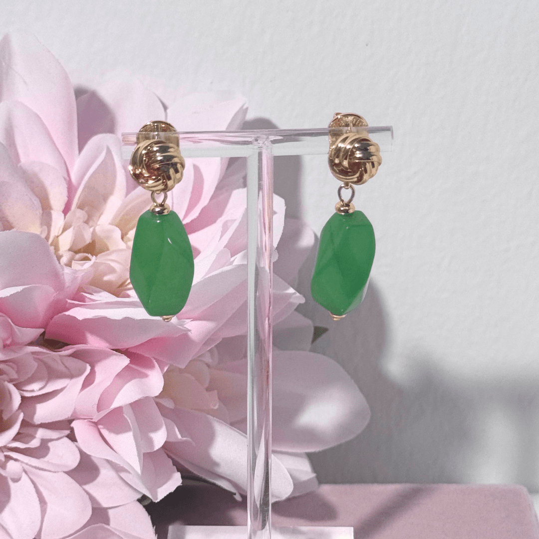 ergoldete Statement Ohrringe mit spiralförmigem Jade-Anhänger
