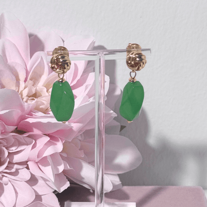 ergoldete Statement Ohrringe mit spiralförmigem Jade-Anhänger