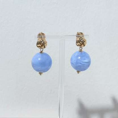 tatement Ohrringe mit eisblauer Resin-Kugel