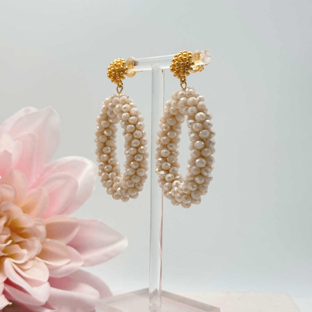 Statement Ohrringe Bloom Oval in Vanilla White und Gold
