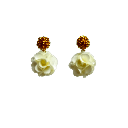 Bloomy White Statement Ohrringe von Pizzicato
