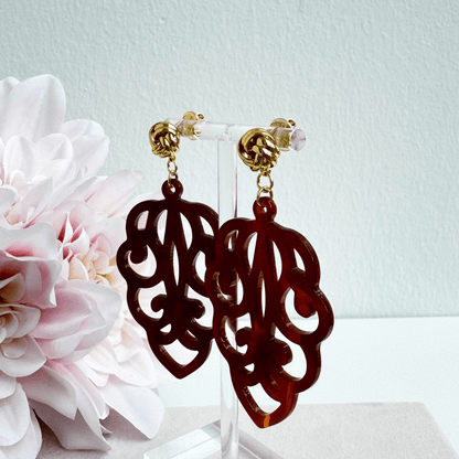 Statement Ohrringe mit Blatt-Anhänger aus Cellulose Acetat in Cognac
